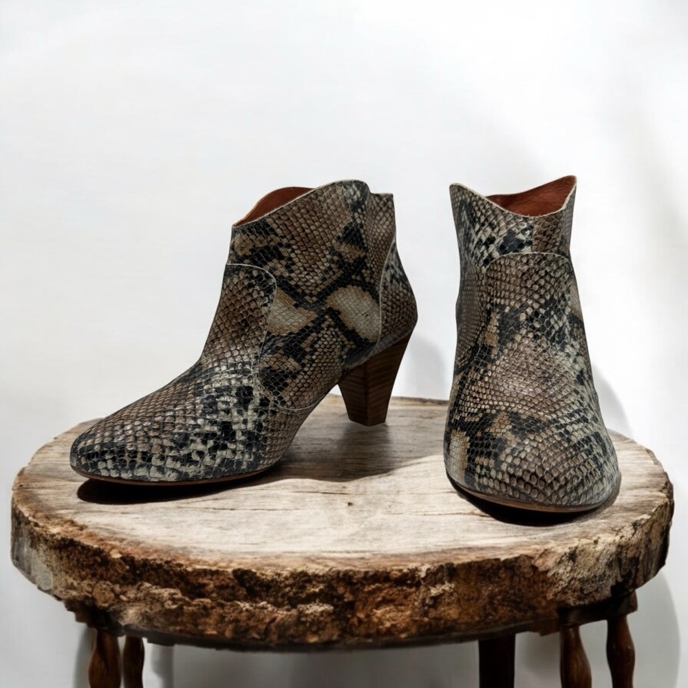 SIXTY SEVEN SNAKESKIN PRINT ANKLE BOOTS – MADE IN SPAIN – SIZE 39/8.5 US